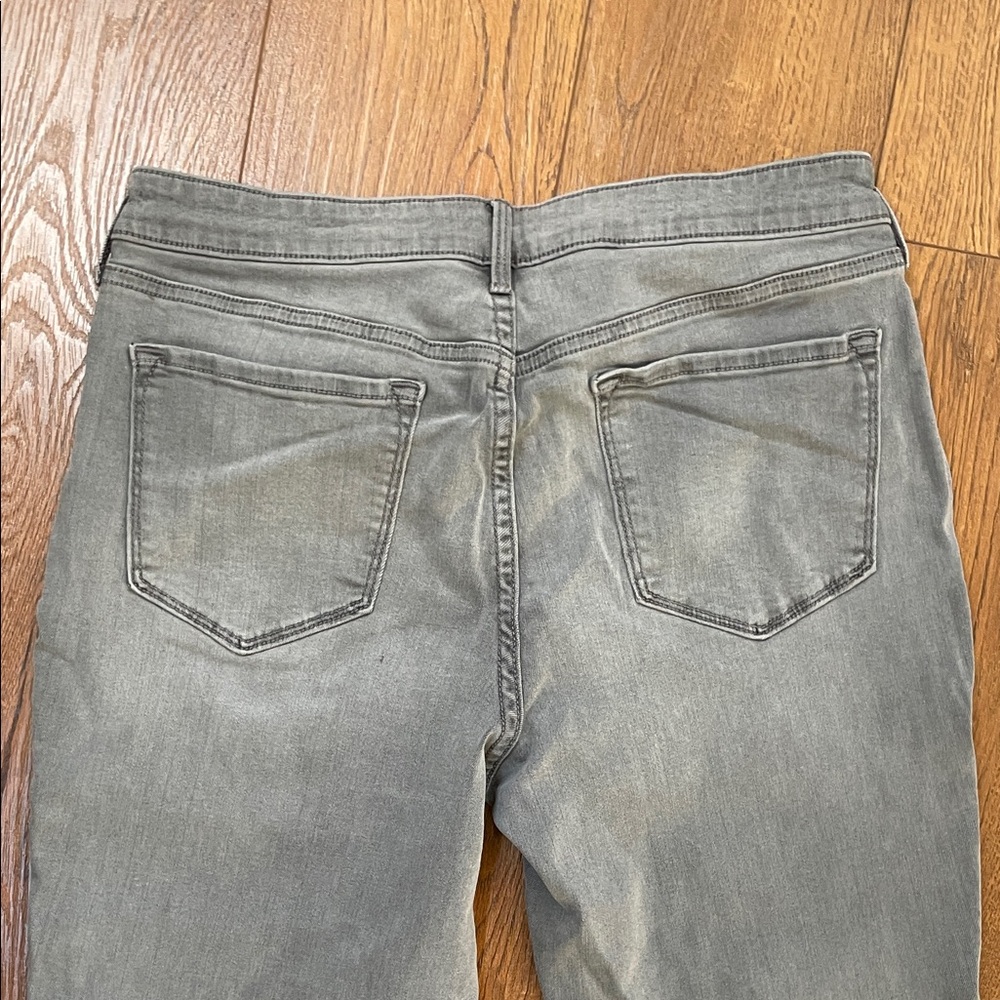 Old Navy Women’s Rockstar Mid-Rise Slim Stretch Jeans in Gray - Picture 7 of 7